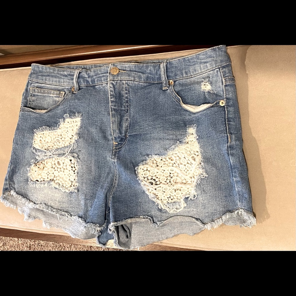 Denim cut-offs with lace accents -size 18/34